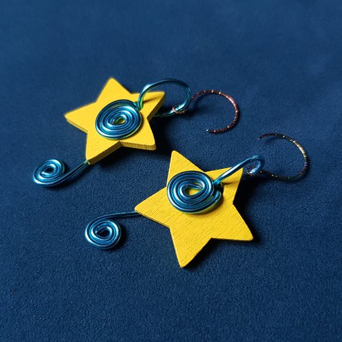 Boucle d'oreille perles en bois étole jaune, métal bleu, crochet en métal acier inoxydable multicolore
