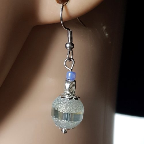 Boucle d'oreille perles en verre grise, crochet en métal acier inoxydable argenté