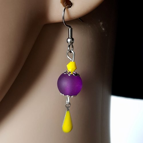 Boucle d'oreille perles en verre violet, goutte émaillé jaune, crochet en métal acier inoxydable argenté