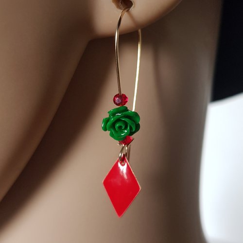 Boucle d'oreille perles fleur acrylique vert foncé, losange émaillé rouge, crochet en métal acier inoxydable doré