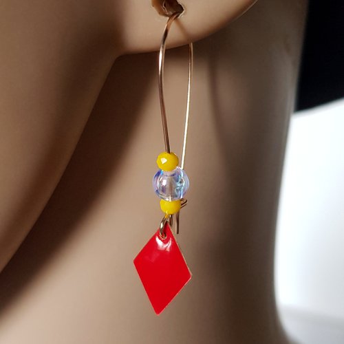 Boucle d'oreille perles transparente, jaune, losange émaillé rouge, crochet en métal acier inoxydable doré