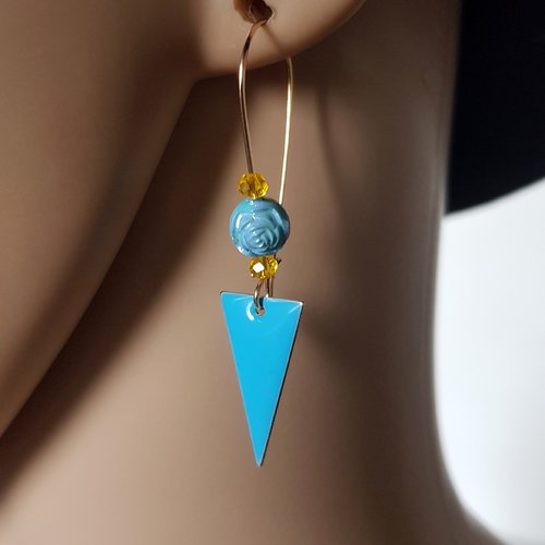 Boucle d'oreille perles acrylique, triangle émaillé bleu, crochet en métal acier inoxydable doré