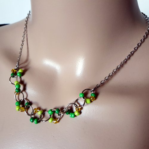 Collier perles rocaille différents vert, anneaux, chaîne d’extension, fermoir, chaîne en métal acier inoxydable argenté