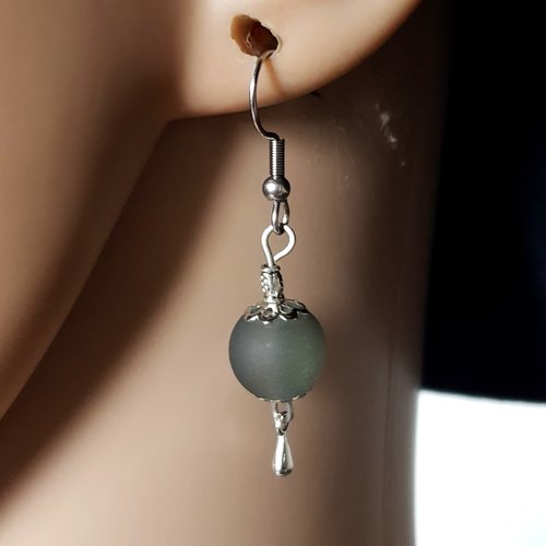 Boucle d'oreille perles en verre gris givré, crochet en métal acier inoxydable argenté