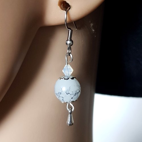 Boucle d'oreille perles en verre blanc marbré gris , crochet en métal acier inoxydable argenté