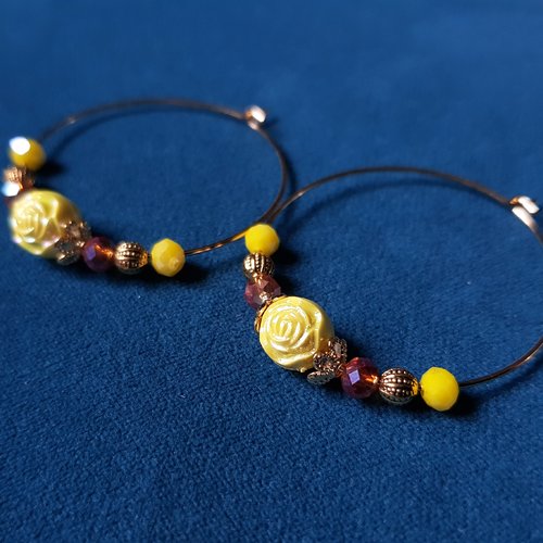 Boucle d'oreille créole fleurs en acrylique jaune, perles en verre, métal acier inoxydable doré