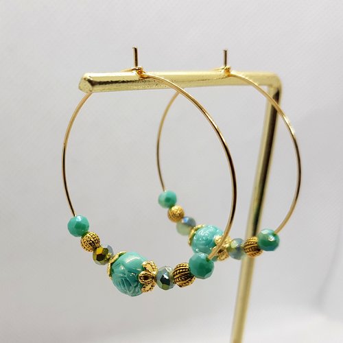 Boucle d'oreille créole fleurs en acrylique vert d'eau, perles en verre, métal acier inoxydable doré