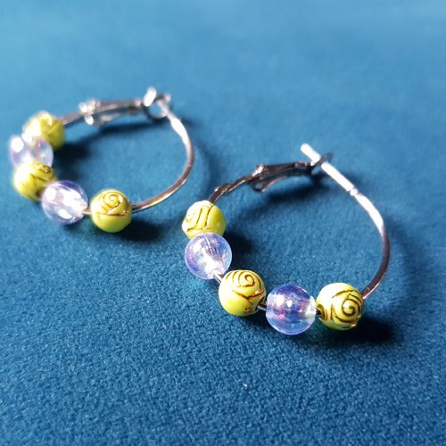 Boucle d'oreille créole, perles en acrylique fleurs vert clair, transparent crochet en métal acier inoxydable argenté