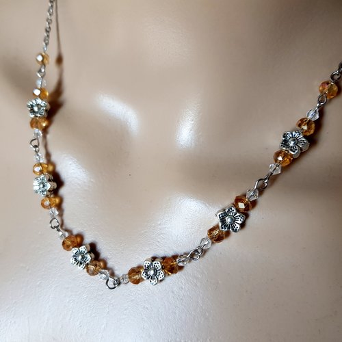 Collier perles fleurs métal, perles en verre orange clair transparent, fermoir, chaîne en acier inoxydable argenté