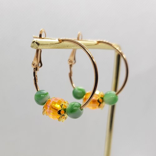 Boucle d'oreille petite créole, perles en acrylique orange transparent, vert blanc, métal acier inoxydable doré