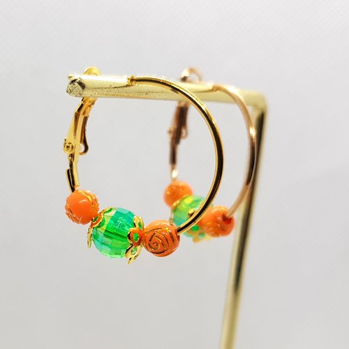 Boucle d'oreille petite créole, perles en acrylique vert transparent, orange, métal acier inoxydable doré