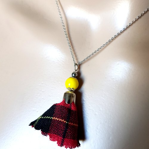 Collier pompon écossai rouge, noir, jaune, perles en verre jaune, chaîne fine en acier inoxydable argenté