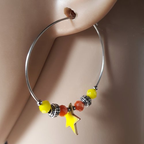 Boucle d'oreille créole, étoile émaillé jaune, perles orange, jaune en verre, métal acier inoxydable argenté