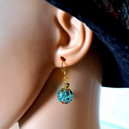 Boucle d'oreille perles en verres bleu transparent à motifs  métal doré vieillie, crochets métal acier inoxydable doré