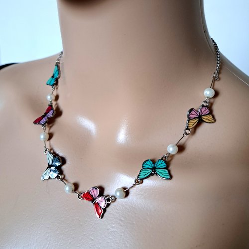Collier perles en verre, papillon émaillé, fermoir, chaîne en métal acier inoxydable argenté