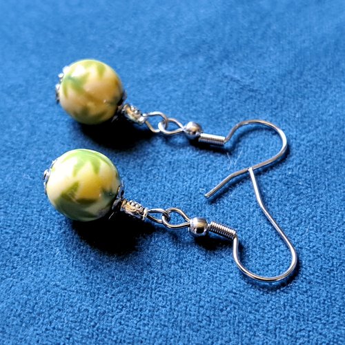 Boucle d'oreille perles acrylique jaune pale, vert, crochets en métal acier inoxydable argenté