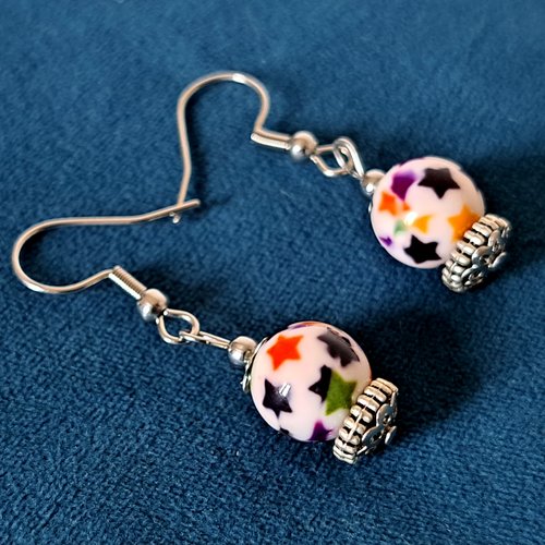Boucle d'oreille perles acrylique avec des étoiles, blanc, multicolore, crochets en métal acier inoxydable argenté