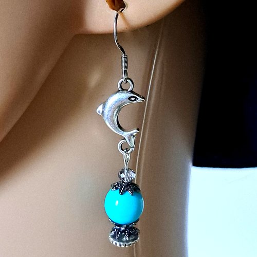 Boucle d'oreille dauphin, perles en acrylique bleu, crochets en métal acier inoxydable argenté