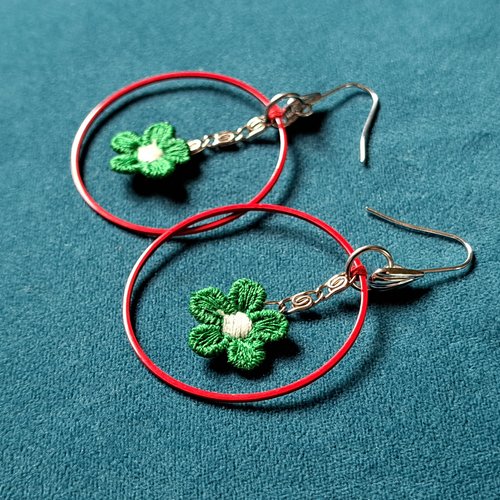 Boucle d'oreille fleurs verte, rond rouge émaillé, crochets en métal acier inoxydable argenté