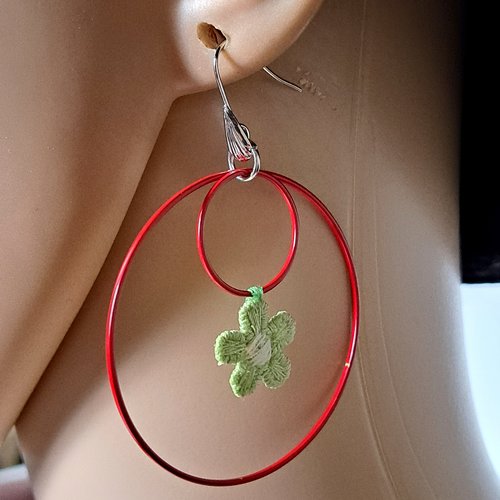 Boucle d'oreille fleurs verte clair, double rond rouge émaillé, crochets en métal acier inoxydable argenté