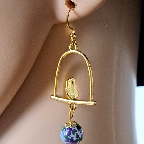 Boucle d'oreille oiseaux, perles en verre vert, violet, gris bleuté, crochet en métal acier inoxydable doré ancien