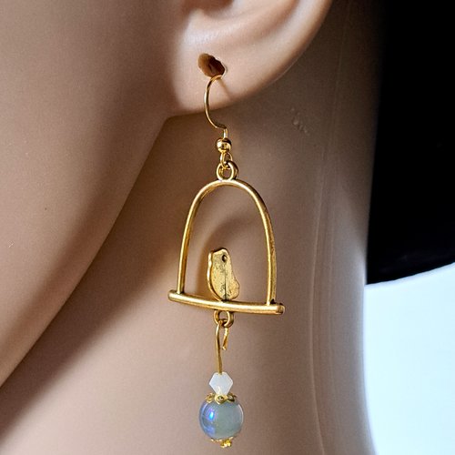 Boucle d'oreille oiseaux, perles en verre bleu gris bleuté, crochet en métal acier inoxydable doré ancien