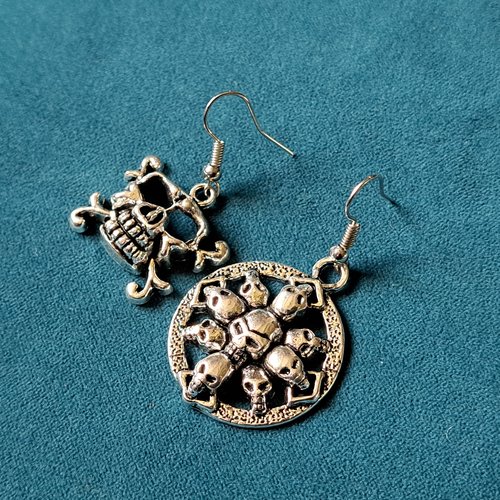 Boucle d'oreille gothique tête de mort, crochets en métal acier inoxydable argenté