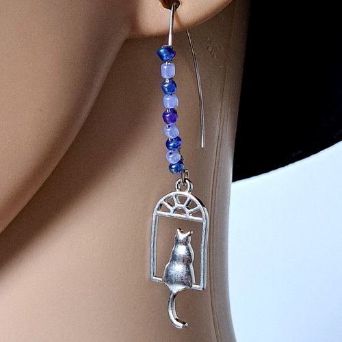 Boucle d'oreille chats, perles en rocaille en verre bleu, crochets en métal acier inoxydable argenté