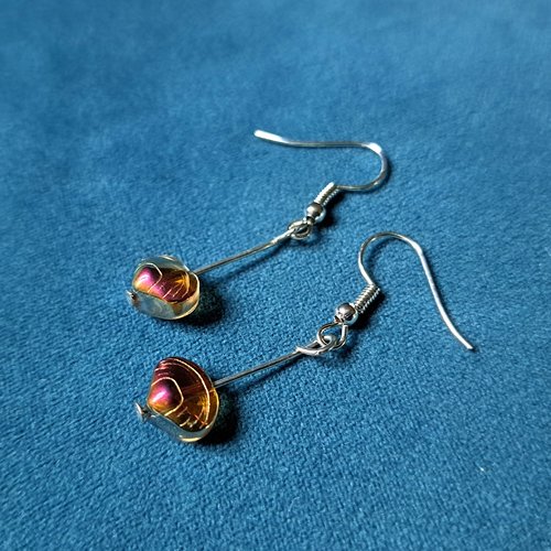 Boucle d'oreille perles en verre bleu d'un coté et orange de l'autre avec reflets, crochets en métal acier inoxydable argenté