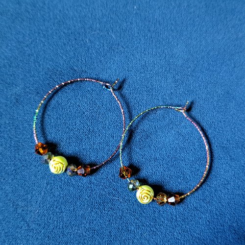 Boucle d'oreille créole perles fleur vert clair, crochets en métal acier inoxydable multicolore
