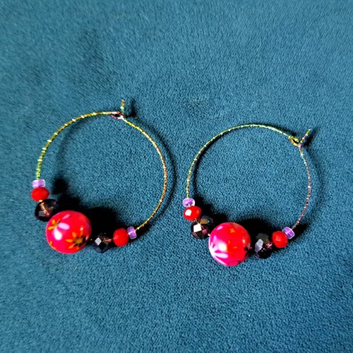 Boucle d'oreille créole perles rouge avec motif fleur, crochets en métal acier inoxydable multicolore