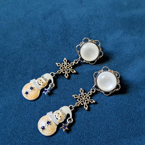 Boucle d'oreille bonhomme de neige émaillé, étoile bleu, flocons, puce en fleur en métal argenté
