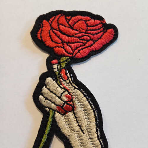 Patch brodé écusson brodé main et rose