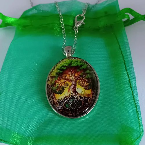 Collier médaillon "arbre de vie" – spécial saint valentin