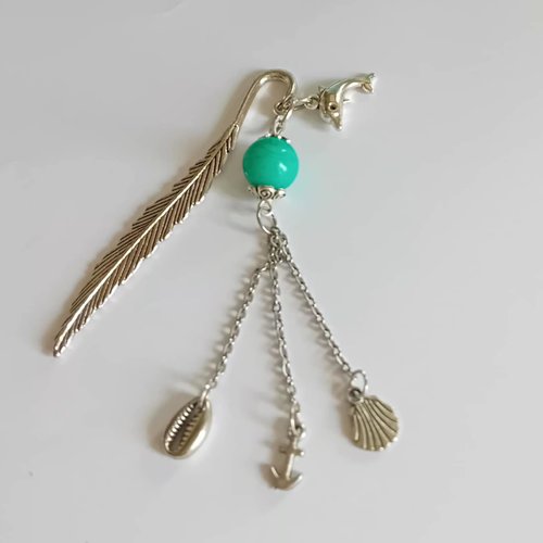 Marque-page bijou thème marin (plume, dauphin & breloques)