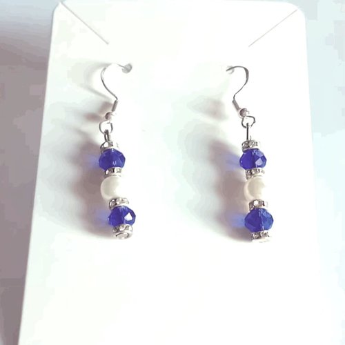 Boucles d’oreilles perles bleues et blanches