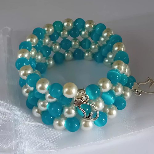 L’élégance féline à votre poignet