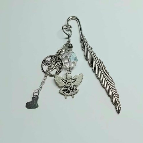 Marque-page plume argentée – breloques ange & arbre de vie
