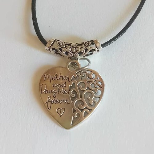 Collier cœur argenté et cuir noir