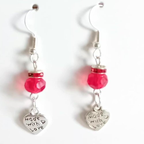 Boucles d’oreilles pendantes perle rouge & cœur “made with love”
