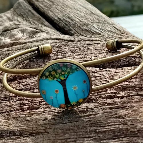 Bracelet arbre fleuri sur fond turquoise