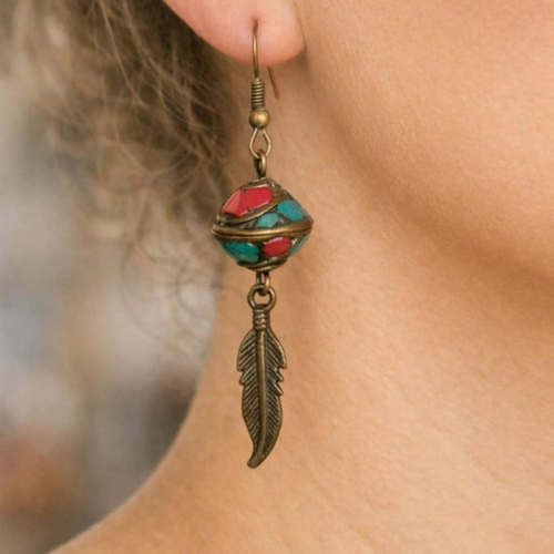 Boucles d’oreilles "plume nomade" – style tibétain & mosaïque