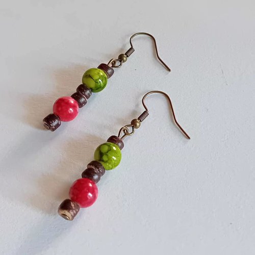 Boucles d’oreilles perles vertes et rouges – style bohème | bijou artisanal femme | cadeau nature