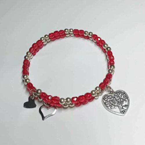 Bracelet perles rouges et argentées – breloques cœurs & arbre de vie