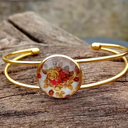 Bracelet jonc doré à cabochon floral – élégance vintage