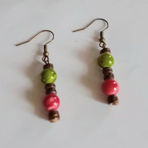 Boucles d’oreilles perles vertes et rouges – style bohème | bijou artisanal femme | cadeau nature