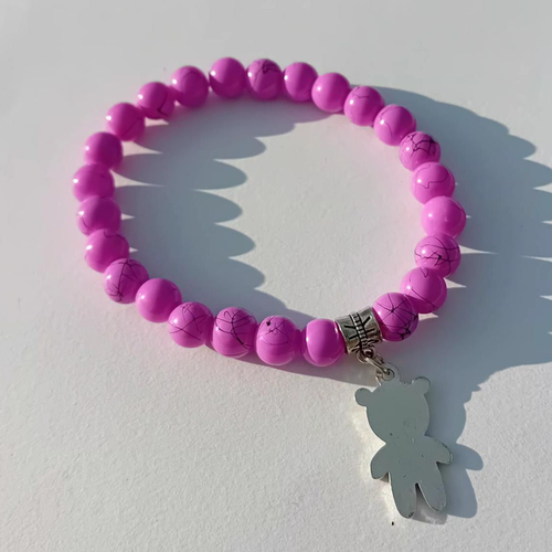 Bracelet perles lilas & ourson – douceur élégante
