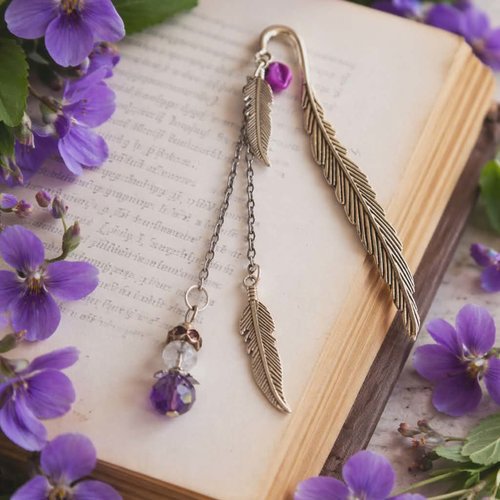 Marque page entouré de violettes
