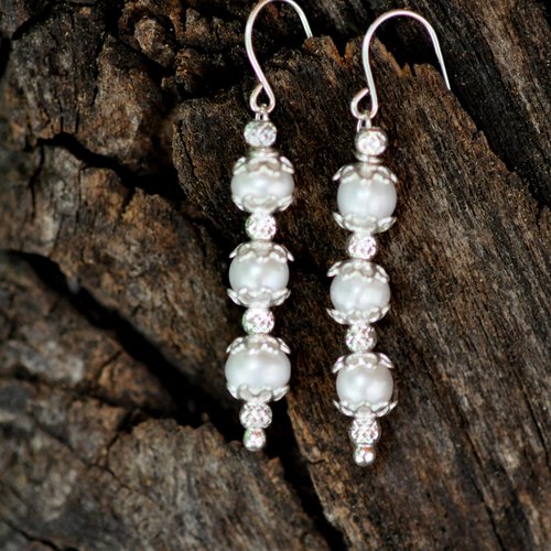 Pendants d'oreille en argent et perles de culture .
