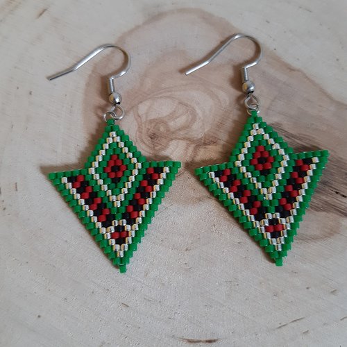 Boucle d'oreille tissage perles géométrique vert, rouge, noir et argent